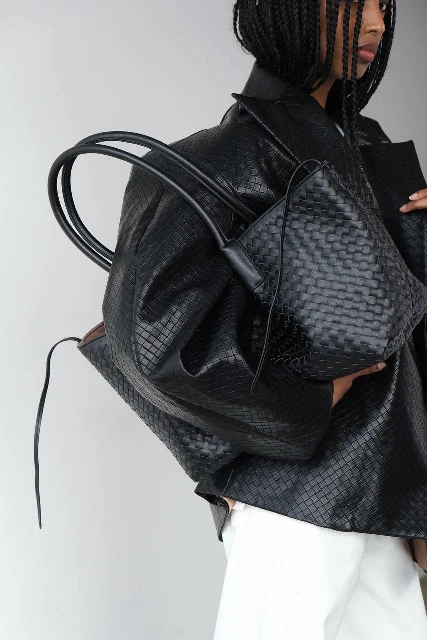 Leather shoulder bag 80176