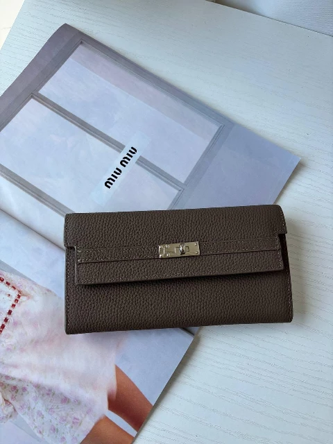 taupe.jpg