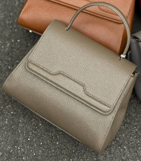 taupe.jpg