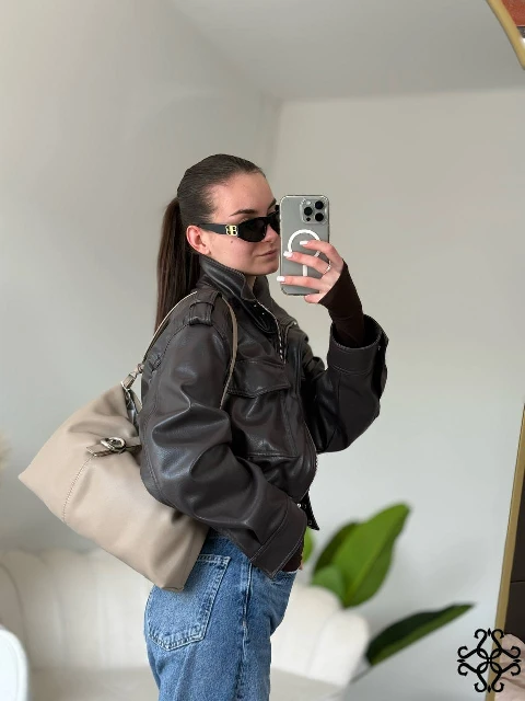 taupe.jpg