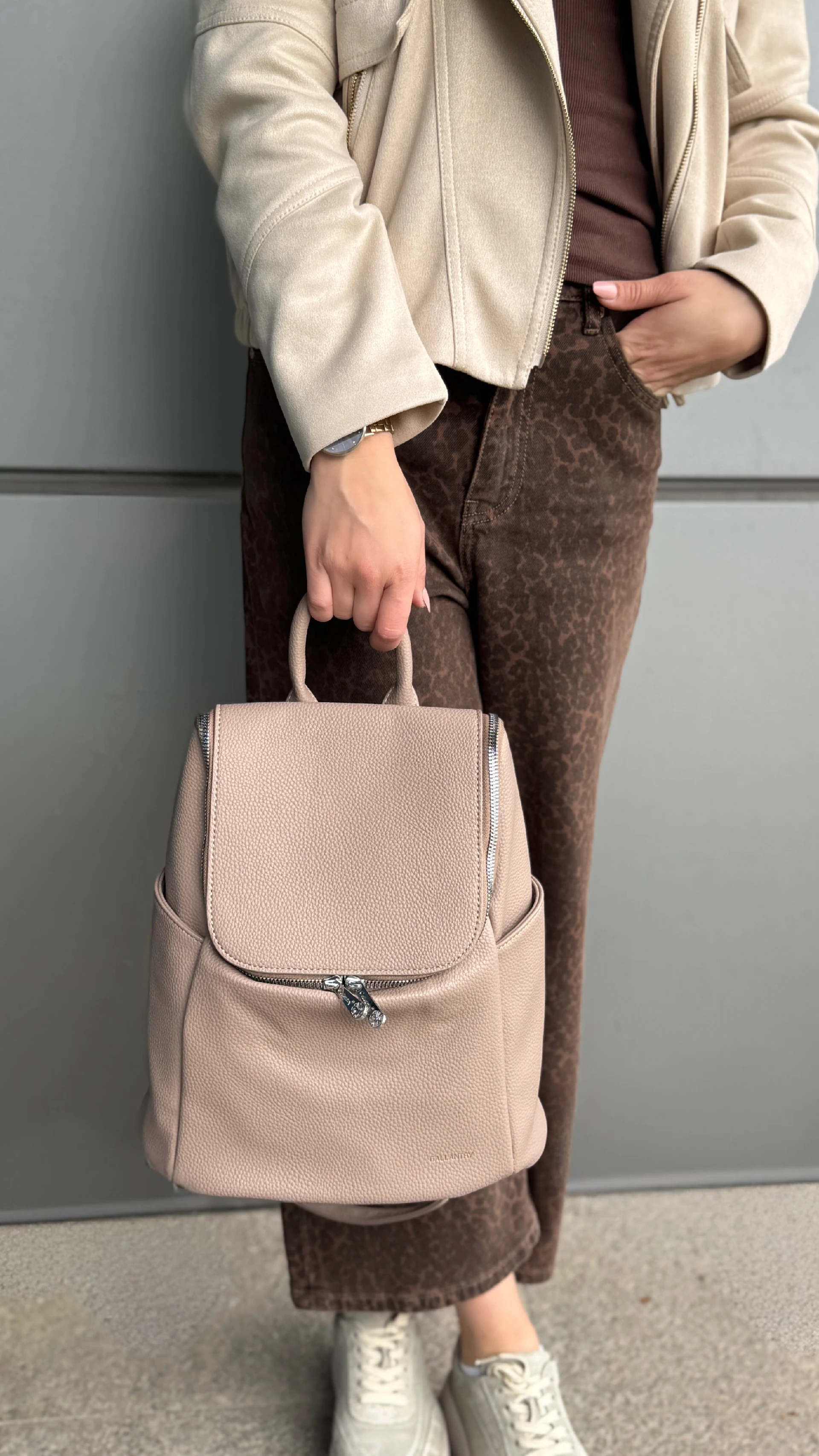 taupe.jpg