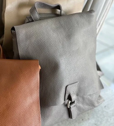 taupe.jpg