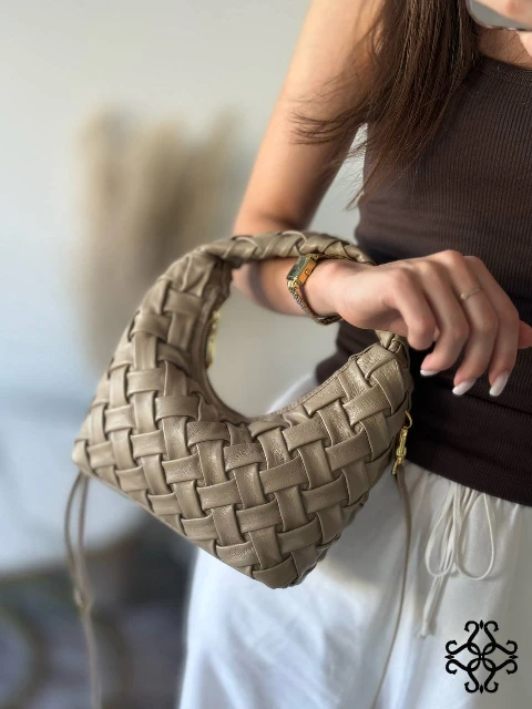 Leather handbag 80996