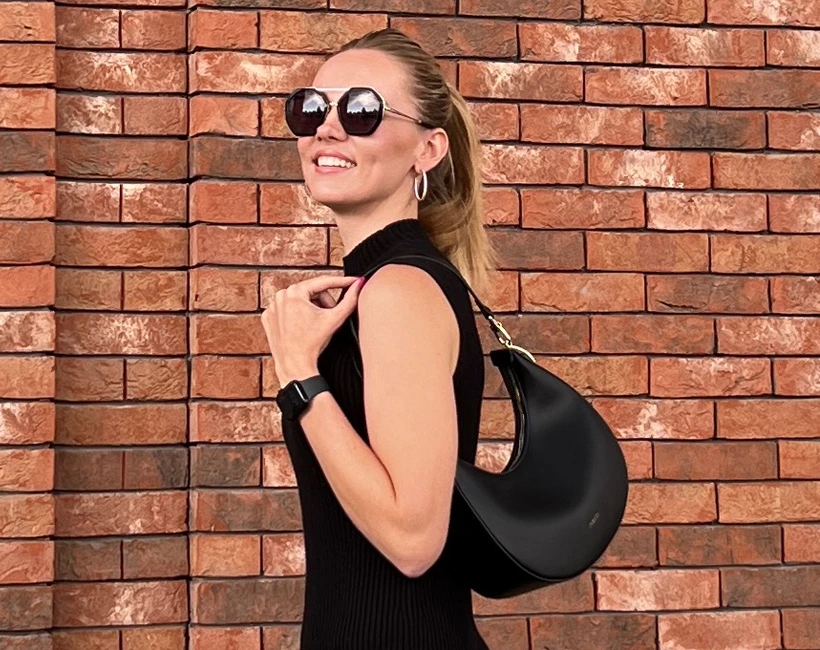 Influencere Kristina Andža ar zīmola inyati somu