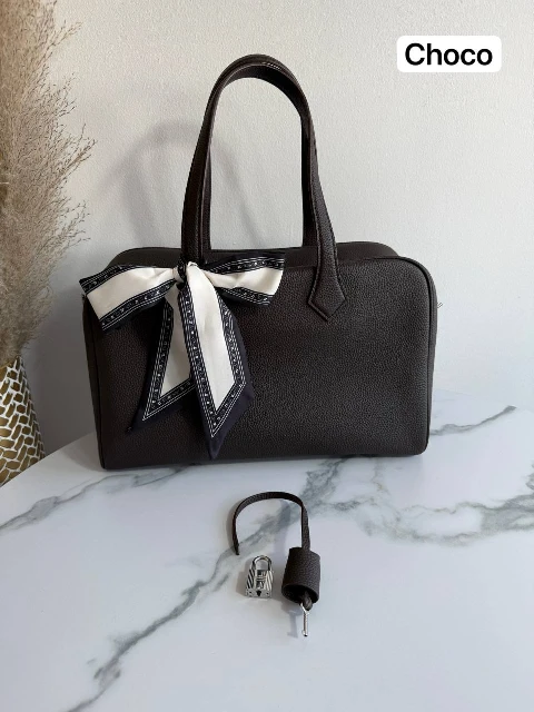 Leather handbag 8097