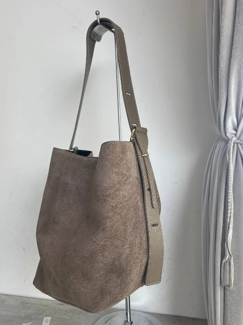 taupe.jpg