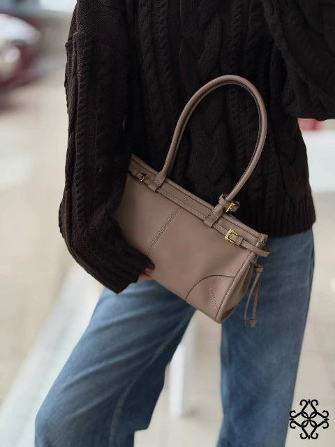 taupe.jpg